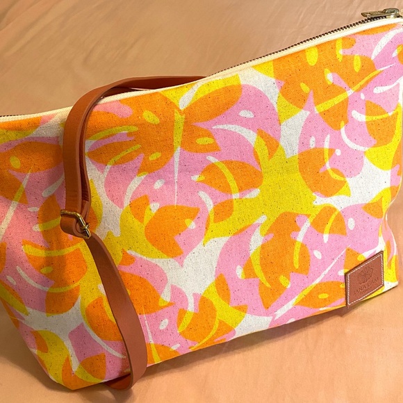 NWT Jana Lam Crossbody Hobo - Picture 3 of 10